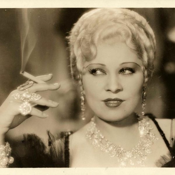 Věčná provokatérka Mae West: hrála i přes potíže se zrakem