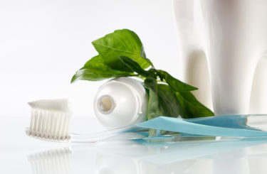 Zubní pasty se dříve prodávaly v zavařovacích sklenicích