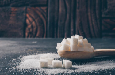 Skryté cukry v potravinách: Najdete je v omáčkách, cereáliích i mléčných výrobcích