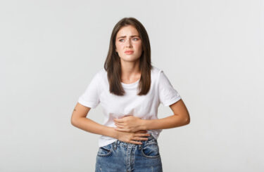 Za bolestí břicha se může skrývat Crohnova choroba: Opožděná diagnóza způsobuje vážné komplikace