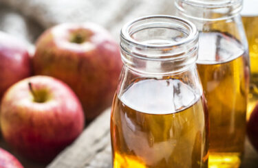 Jablečný ocet: Skvělý parťák při hubnutí. Snižuje cholesterol a diabetikům pomůže s glykémií