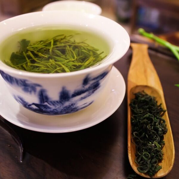 Zelený čaj: Potlačuje chuť k jídlu, snižuje hyperglykémii a ulevit může i při revmatoidní artritidě