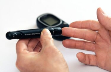 Život s cukrovkou: Stigmatizace a mýty panující kolem diabetu II. typu ztěžují diabetikům život