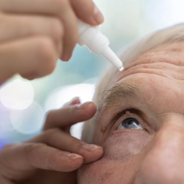 Suché oko je častou komplikací cukrovky. Vliv má také oční mikrobiom