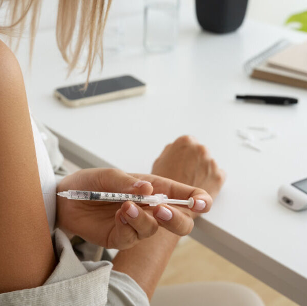 Likvidace jehel z inzulinových per je pro diabetiky často komplikovaná. V lékárně je odebírat nechtějí