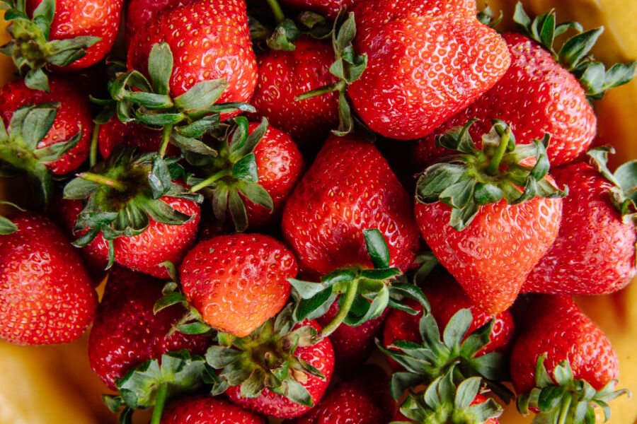Diabetici, smlsněte si na jahodách. Šťavnaté ovoce osvěží, podpoří zdraví srdce a pomůže s regulací cukru v krvi